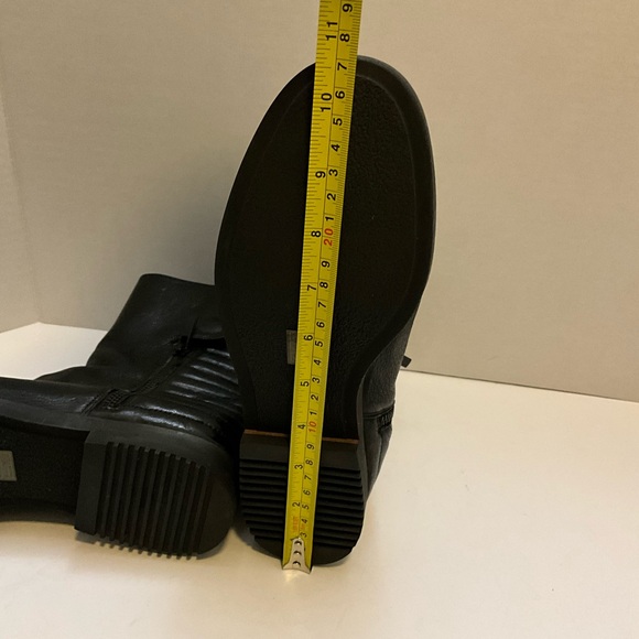 ELIE TAHARI Ankle Boots - Picture 11 of 11